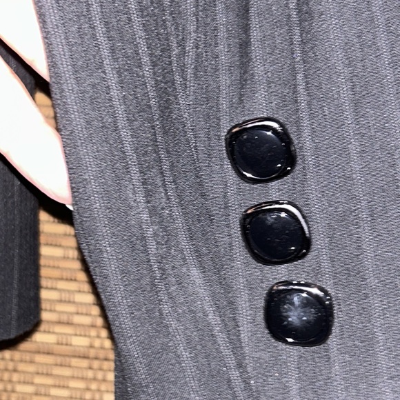 Beautiful Pin Striped Blazer EUC - Picture 5 of 10